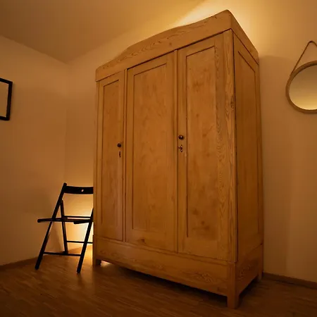 An Der Kirchtreppe *